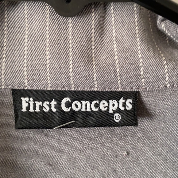 ❤️ First Concepts pant suit. Pin strip 11/12 - Picture 3 of 5